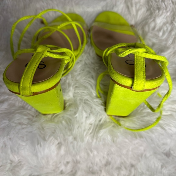 Size 11 Neon Yellow Sandals - Picture 4 of 5